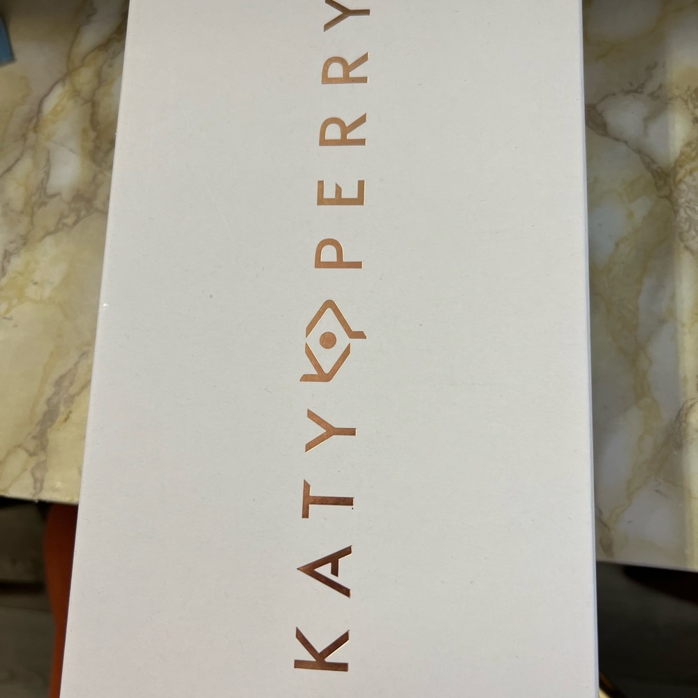 Katy Perry Collections Gold Flats - Picture 7 of 7
